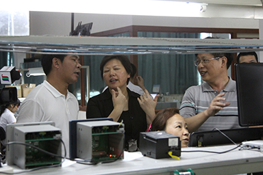 福建省紀律檢查委員會(huì )常委游美萍一行視察虹潤公司