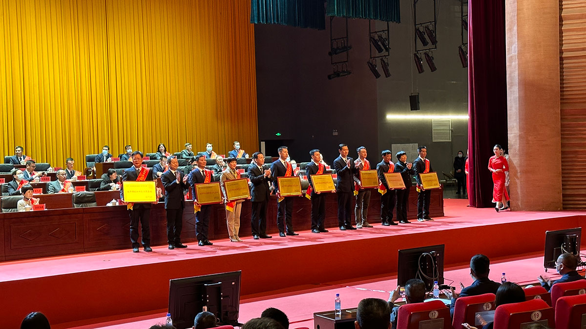 虹潤公司榮獲南平市創(chuàng  )新轉型示范企業(yè)